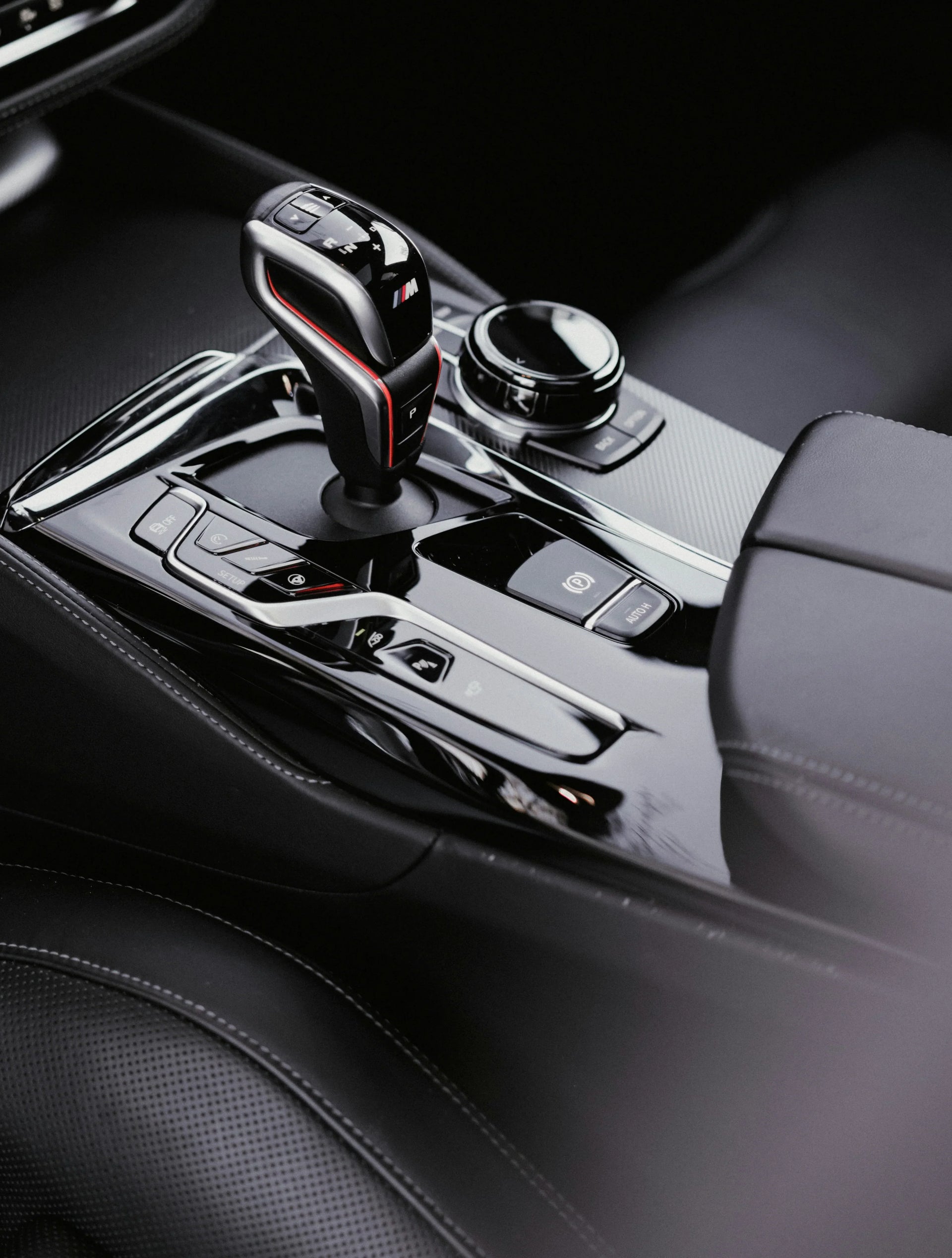 Wie Sie Piano-Lack im Auto richtig reinigen und pflegen